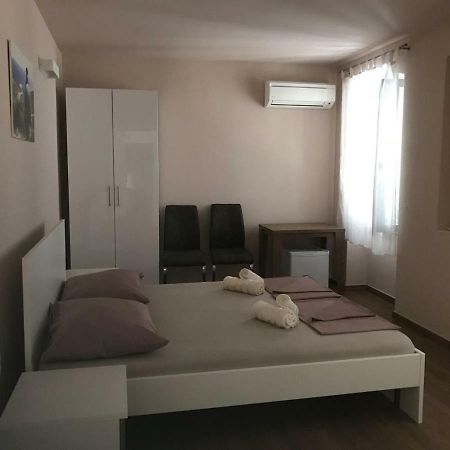 Barba Ante Hotel Vis Exterior photo