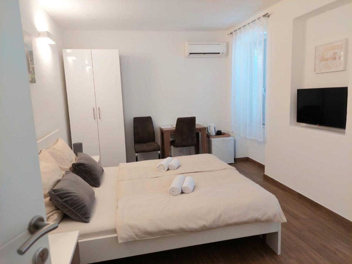 Barba Ante Hotel Vis Exterior photo