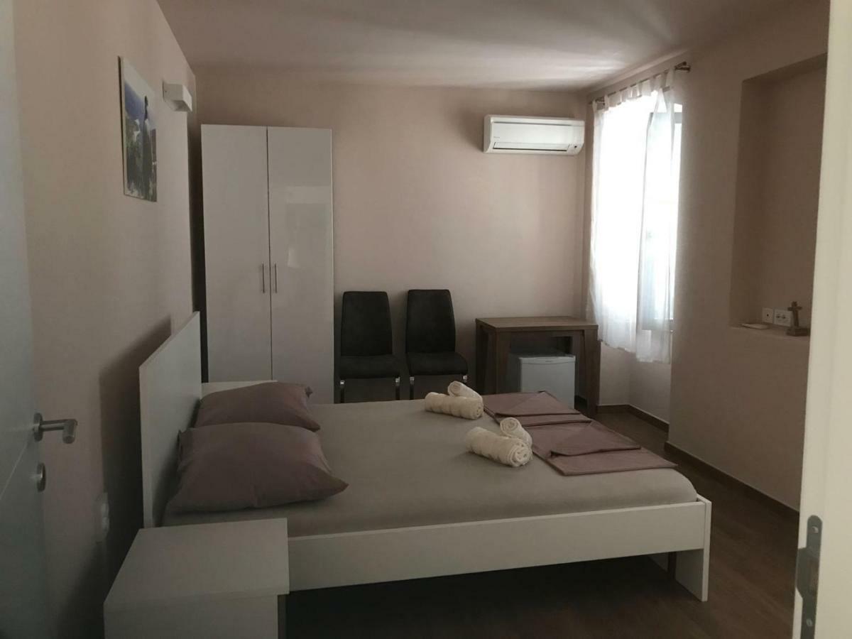 Barba Ante Hotel Vis Exterior photo