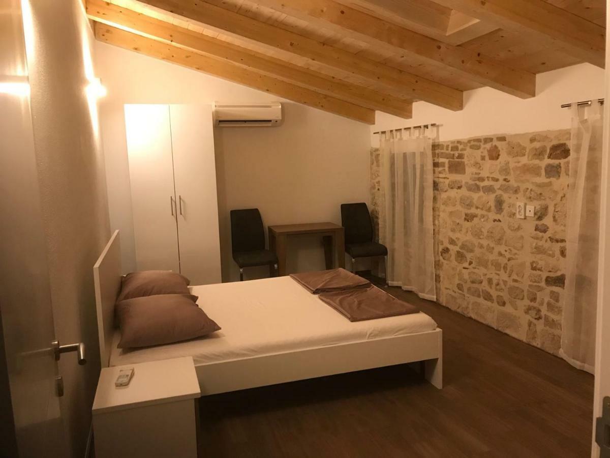 Barba Ante Hotel Vis Exterior photo