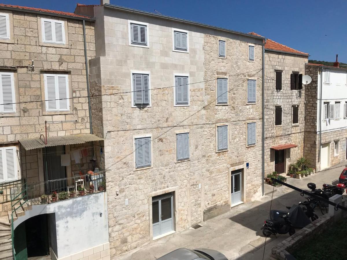 Barba Ante Hotel Vis Exterior photo